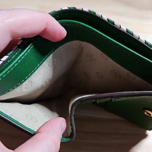 Tory Burch Green and White Wallet - Picture 5 of 14